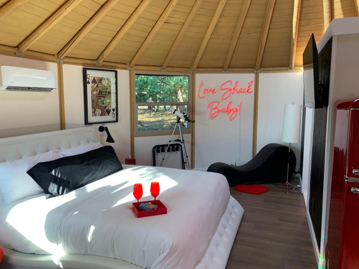 All Is Well Resort Saint Jo Exterior foto