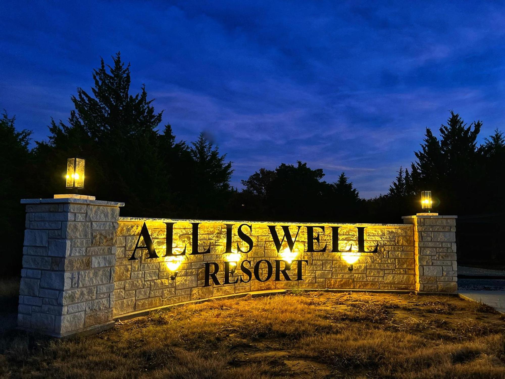 All Is Well Resort Saint Jo Exterior foto